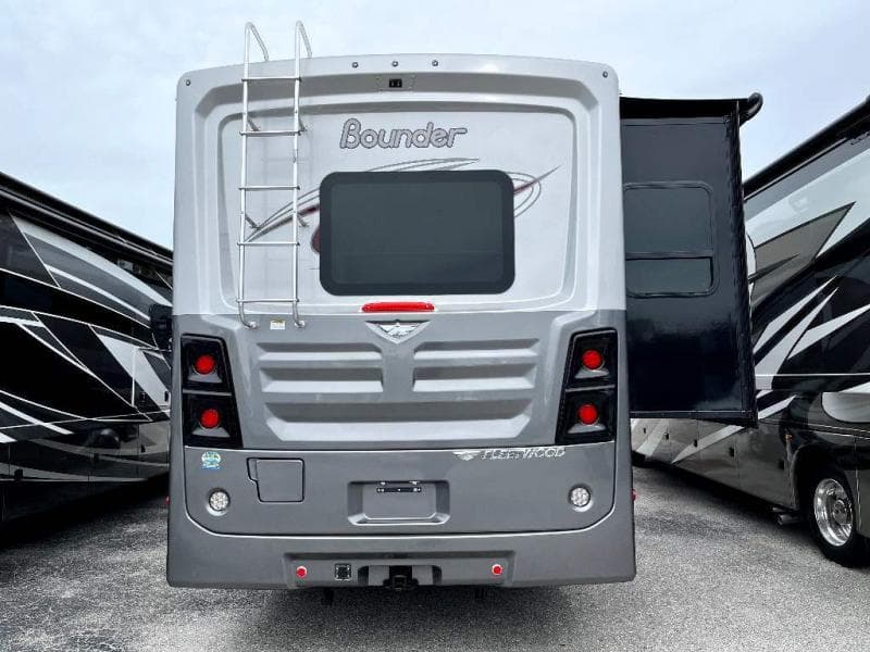 2023 Fleetwood RV 2023 Fleetwood RV Bounder - thumbnail 15