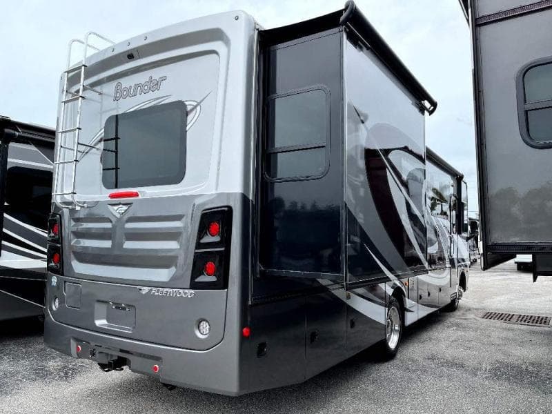 2023 Fleetwood RV 2023 Fleetwood RV Bounder - thumbnail 16