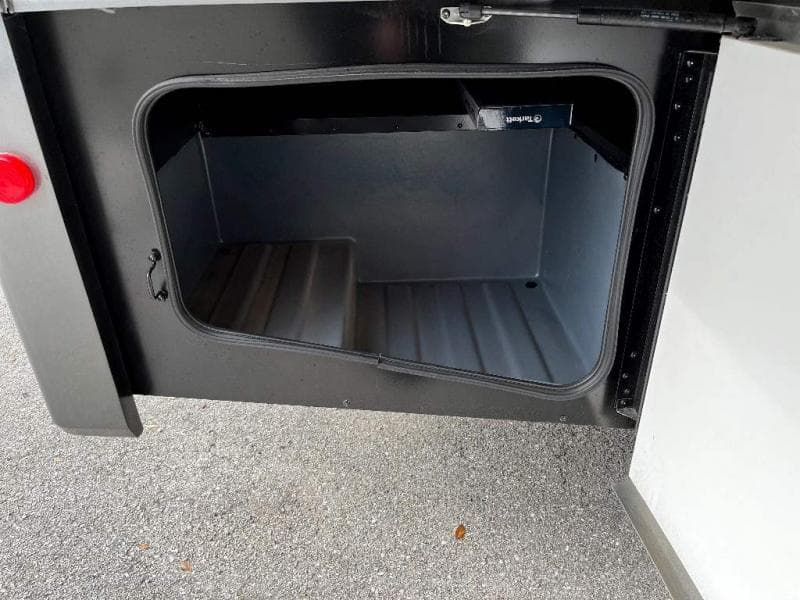 2023 Fleetwood RV 2023 Fleetwood RV Bounder - thumbnail 17