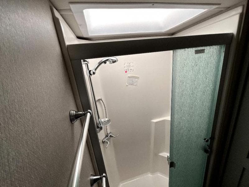 2023 Fleetwood RV 2023 Fleetwood RV Bounder - thumbnail 34