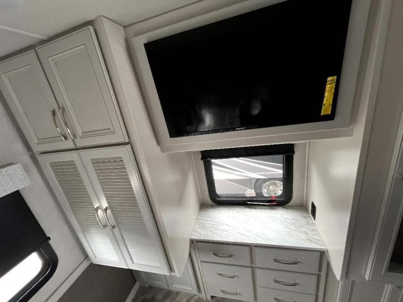 2023 Fleetwood RV 2023 Fleetwood RV Bounder - thumbnail 36