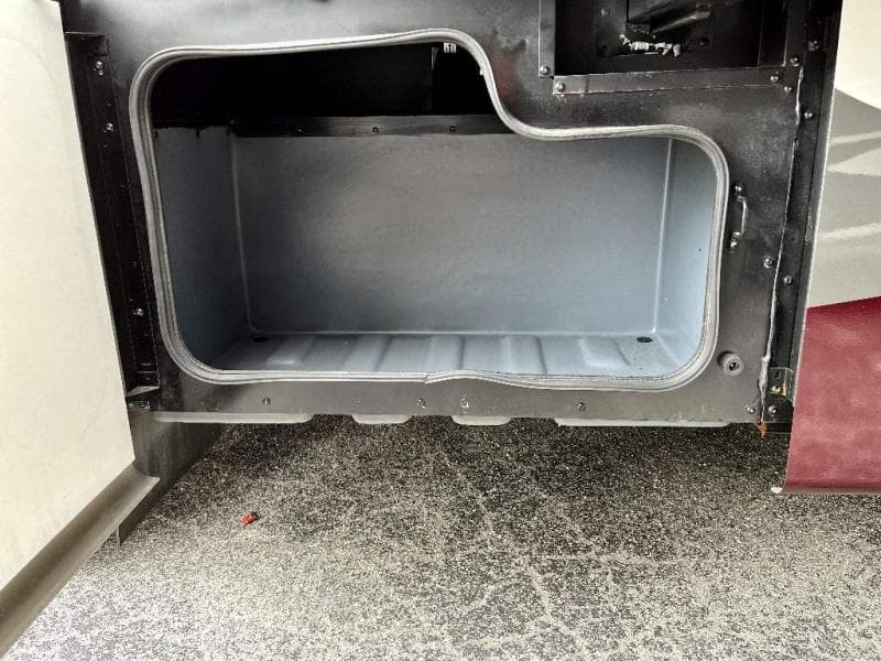 2023 Fleetwood RV 2023 Fleetwood RV Bounder - thumbnail 6