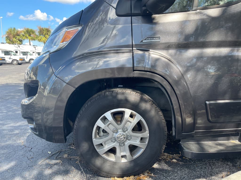 2025 Midwest Automotive Designs 2025 Midwest Automotive Designs Legend - thumbnail 5