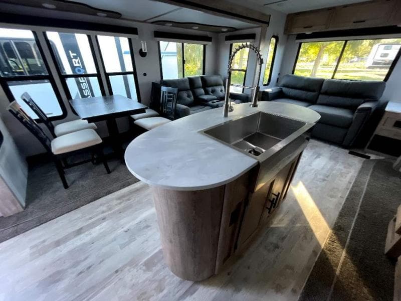 2023 Gulf Stream 2023 Gulf Stream Conquest - thumbnail 14