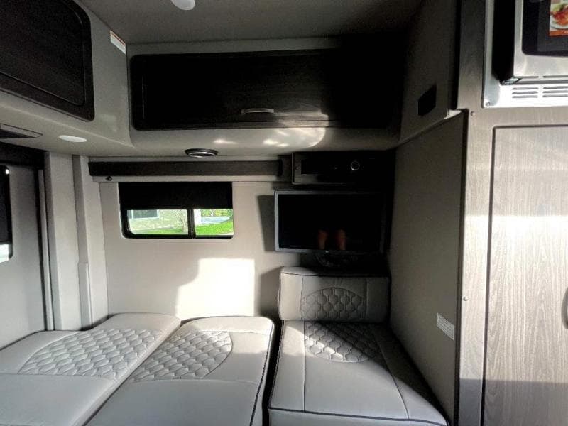 2025 Midwest Automotive Designs 2025 Midwest Automotive Designs Legend - thumbnail 19