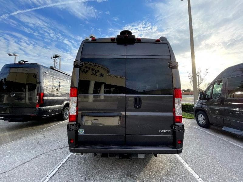 2025 Midwest Automotive Designs 2025 Midwest Automotive Designs Legend - thumbnail 8