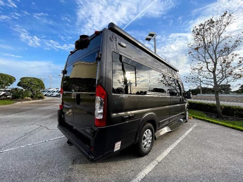 2025 Midwest Automotive Designs 2025 Midwest Automotive Designs Legend - thumbnail 9