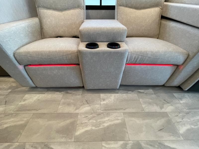 2023 Coachmen 2023 Coachmen Mirada - thumbnail 25