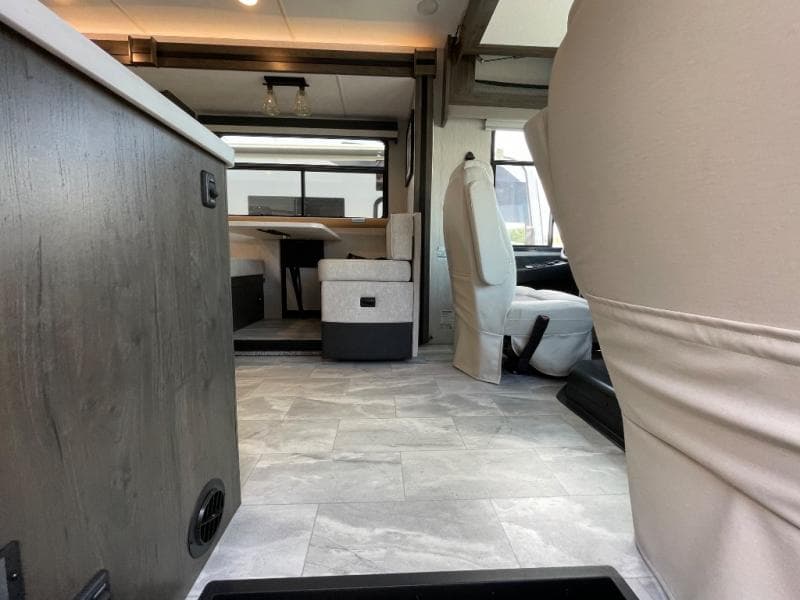 2023 Coachmen 2023 Coachmen Mirada - thumbnail 7