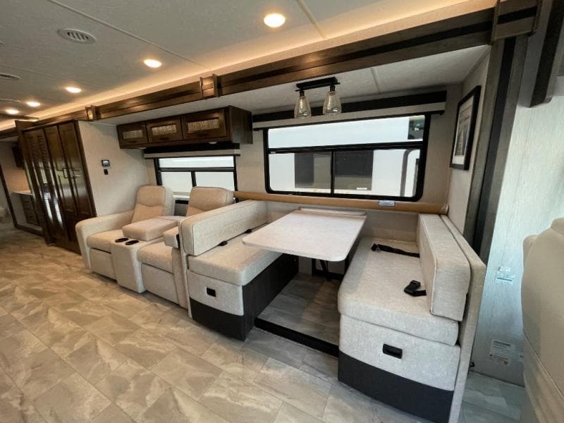 2023 Coachmen 2023 Coachmen Mirada - thumbnail 8