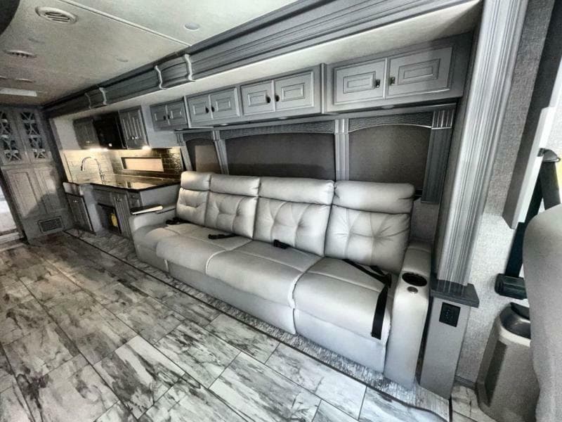 2024 Fleetwood RV 2024 Fleetwood RV Discovery LXE - thumbnail 19