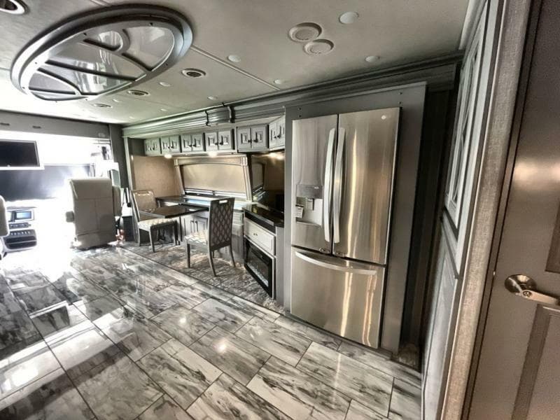 2024 Fleetwood RV 2024 Fleetwood RV Discovery LXE - thumbnail 23