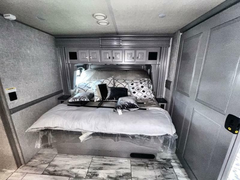 2024 Fleetwood RV 2024 Fleetwood RV Discovery LXE - thumbnail 27