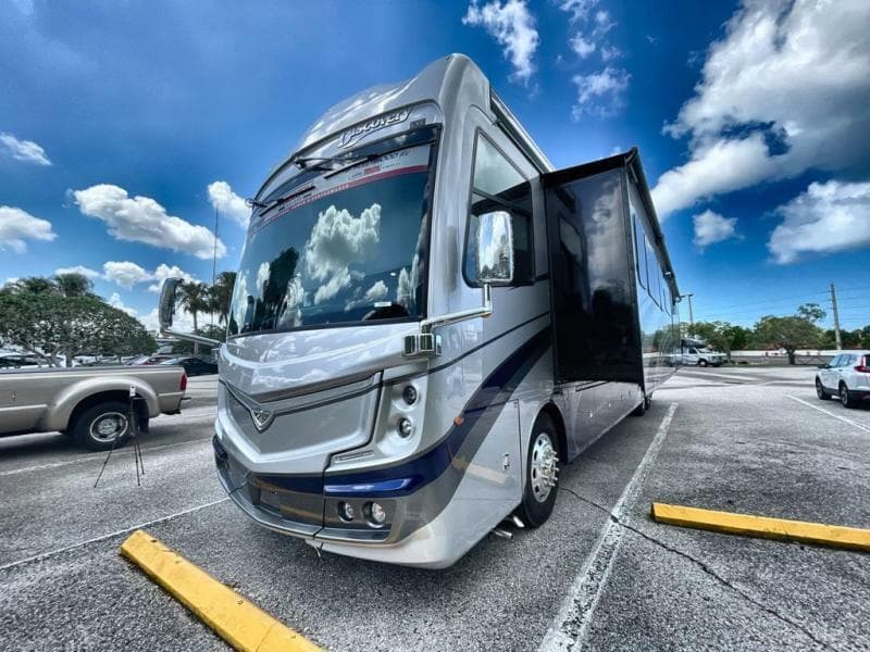 2024 Fleetwood RV 2024 Fleetwood RV Discovery LXE - thumbnail 5
