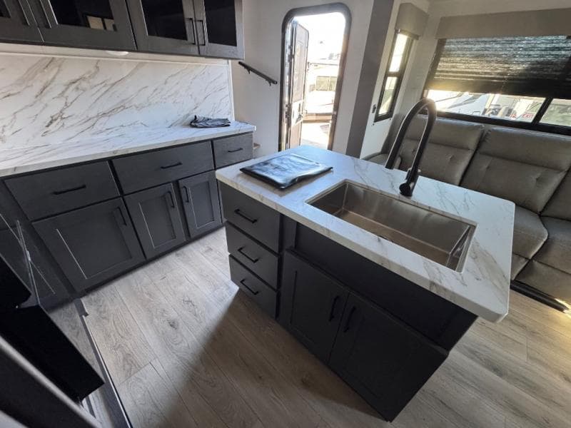 2026 Alliance RV 2026 Alliance RV Valor - thumbnail 11