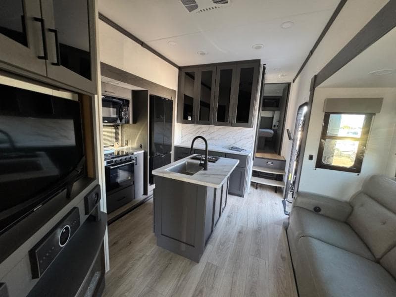 2026 Alliance RV 2026 Alliance RV Valor - thumbnail 7