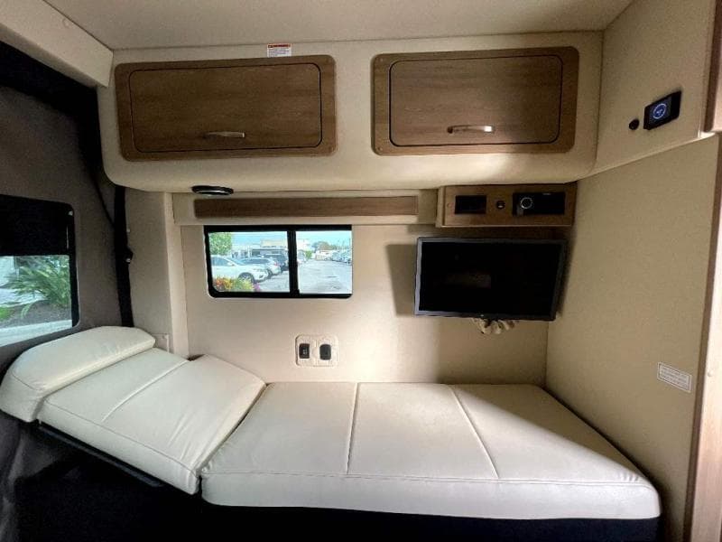 2025 Midwest Automotive Designs 2025 Midwest Automotive Designs Legend - thumbnail 17