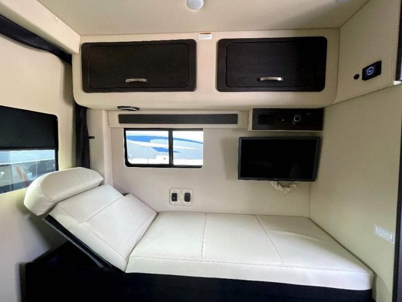 2025 Midwest Automotive Designs 2025 Midwest Automotive Designs Legend - thumbnail 17