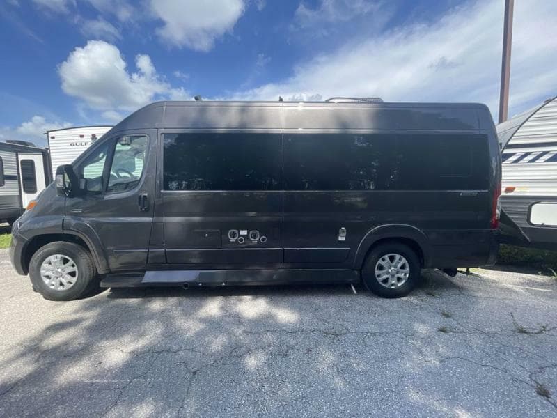 2025 Midwest Automotive Designs 2025 Midwest Automotive Designs Legend - thumbnail 5