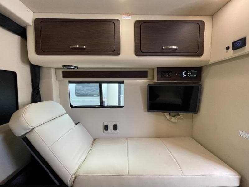 2025 Midwest Automotive Designs 2025 Midwest Automotive Designs Legend - thumbnail 9