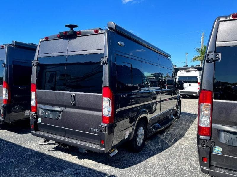 2025 Midwest Automotive Designs 2025 Midwest Automotive Designs Legend - thumbnail 8