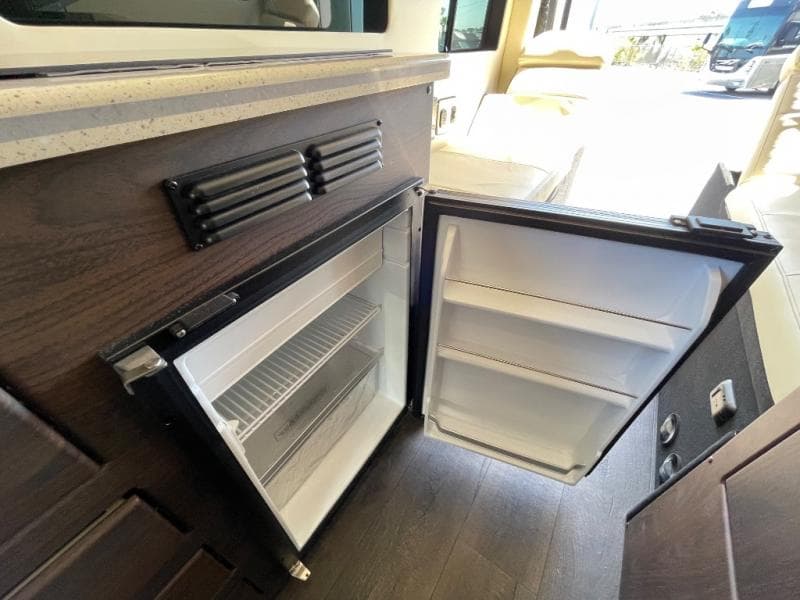 2025 Midwest Automotive Designs 2025 Midwest Automotive Designs Legend - thumbnail 18