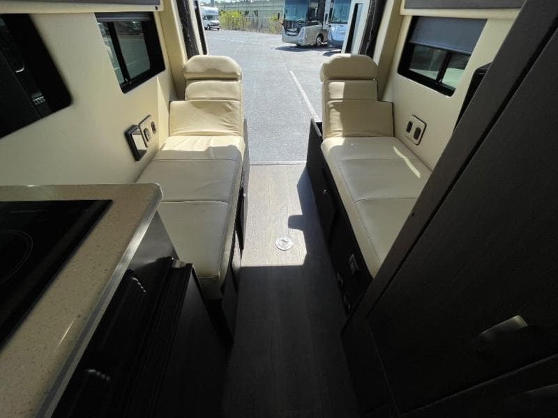 2025 Midwest Automotive Designs 2025 Midwest Automotive Designs Legend - thumbnail 10