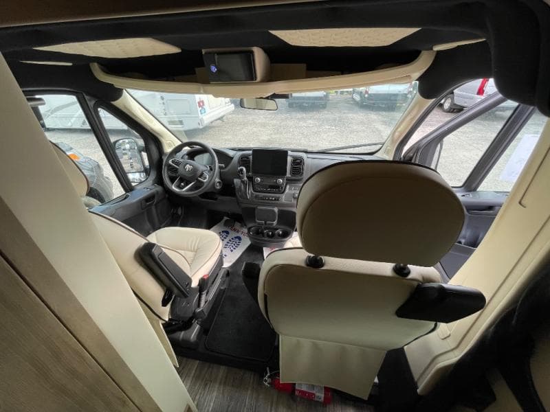 2025 Midwest Automotive Designs 2025 Midwest Automotive Designs Legend - thumbnail 7