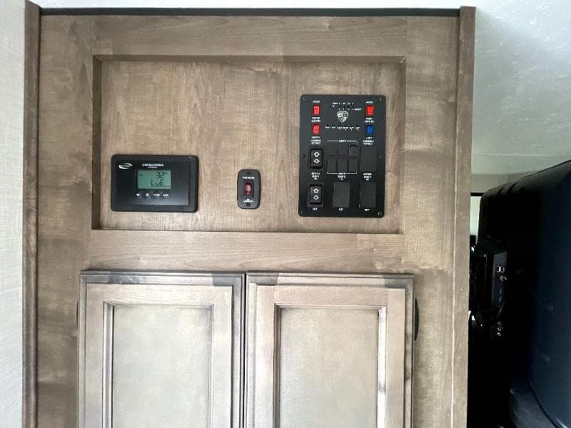 2024 Venture RV 2024 Venture RV SportTrek - thumbnail 18