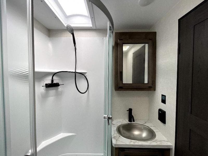 2024 Venture RV 2024 Venture RV SportTrek - thumbnail 19