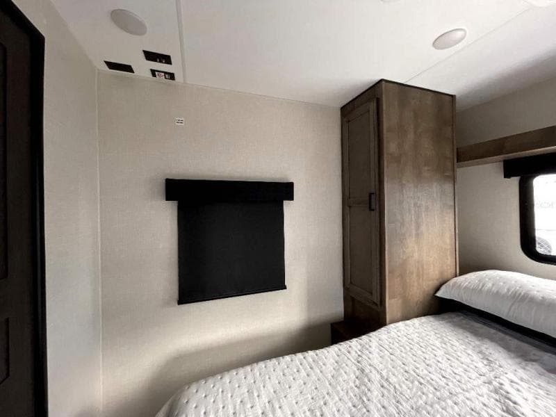 2024 Venture RV 2024 Venture RV SportTrek - thumbnail 23