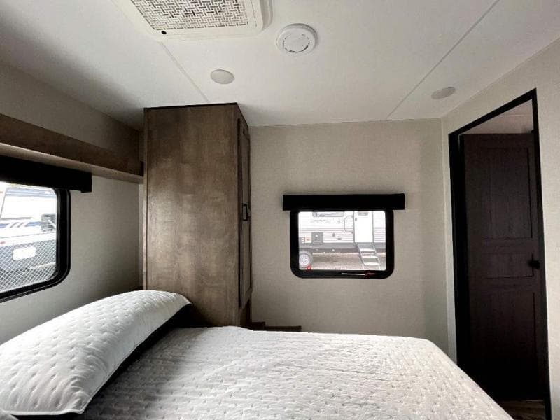 2024 Venture RV 2024 Venture RV SportTrek - thumbnail 24