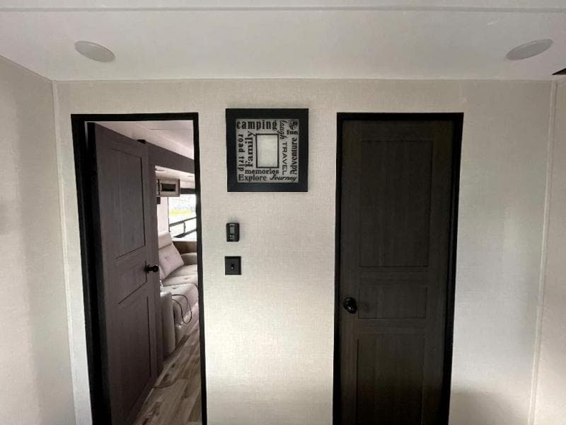 2024 Venture RV 2024 Venture RV SportTrek - thumbnail 25