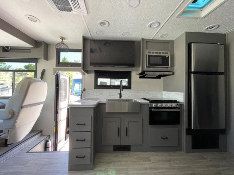 2024 Coachmen 2024 Coachmen Pursuit - thumbnail 17