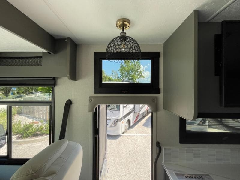 2024 Coachmen 2024 Coachmen Pursuit - thumbnail 18