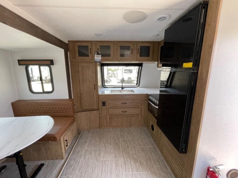 2024 Coachmen 2024 Coachmen Freedom Express - thumbnail 23