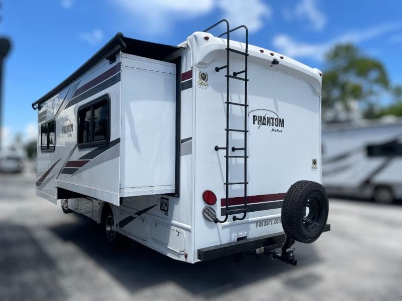 2021 Nexus RV 2021 Nexus RV Phantom - thumbnail 3