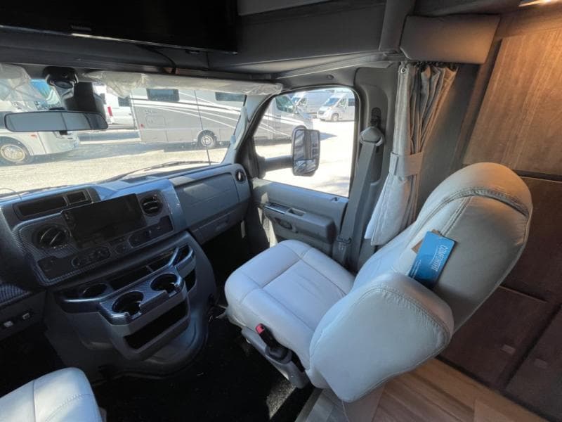 2024 Phoenix USA 2024 Phoenix USA Phoenix Cruiser - thumbnail 15