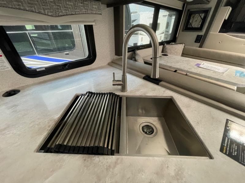 2024 Thor Motor Coach 2024 Thor Motor Coach Omni Trail - thumbnail 22