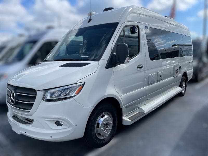 2024 Pleasure-Way 2024 Pleasure-Way Plateau - thumbnail 3