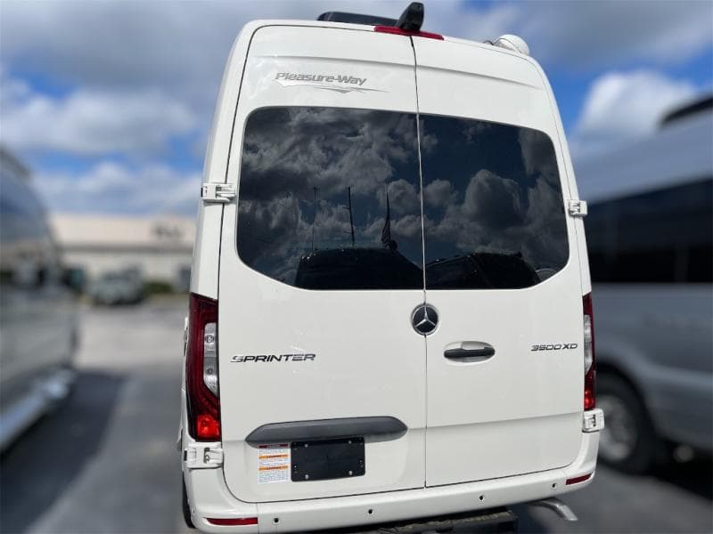 2024 Pleasure-Way 2024 Pleasure-Way Plateau - thumbnail 4