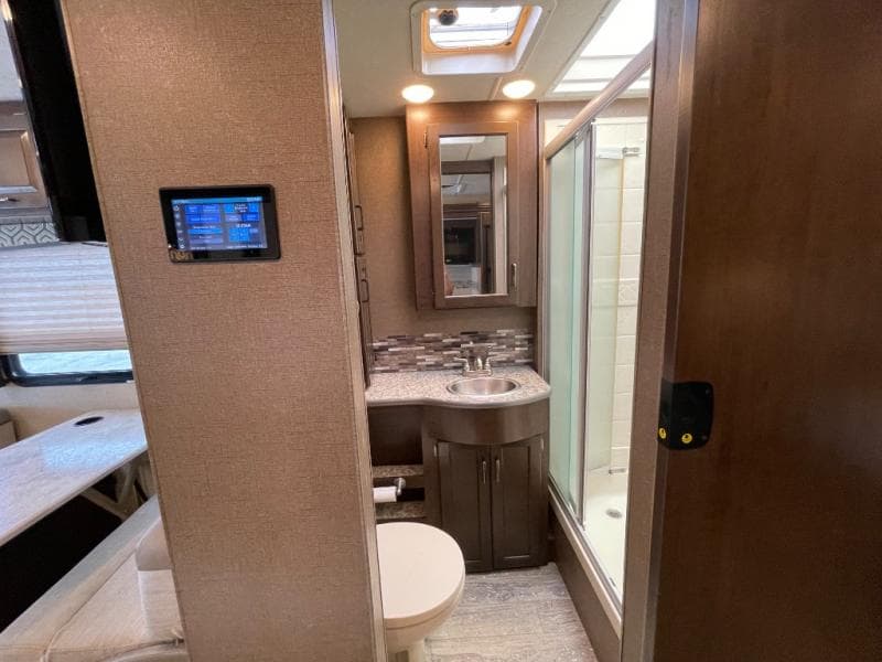 2019 Thor Motor Coach 2019 Thor Motor Coach Hurricane - thumbnail 23