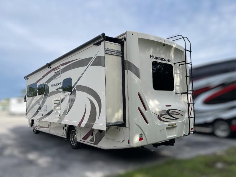2019 Thor Motor Coach 2019 Thor Motor Coach Hurricane - thumbnail 5
