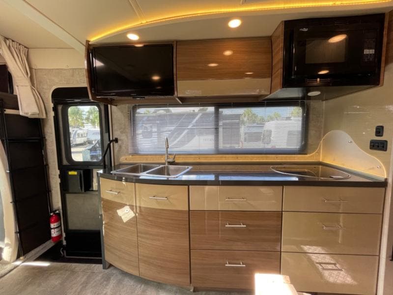 2016 Winnebago 2016 Winnebago View - thumbnail 19