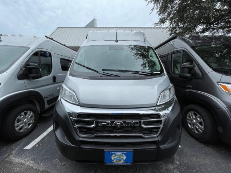 2025 Coachmen 2025 Coachmen Nova - thumbnail 3