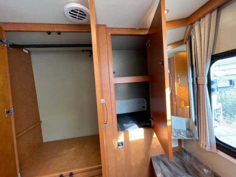 2014 Leisure Travel Vans 2014 Leisure Travel Vans Unity - thumbnail 29