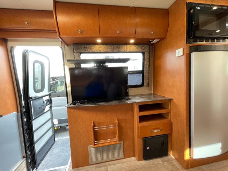 2014 Leisure Travel Vans 2014 Leisure Travel Vans Unity - thumbnail 8