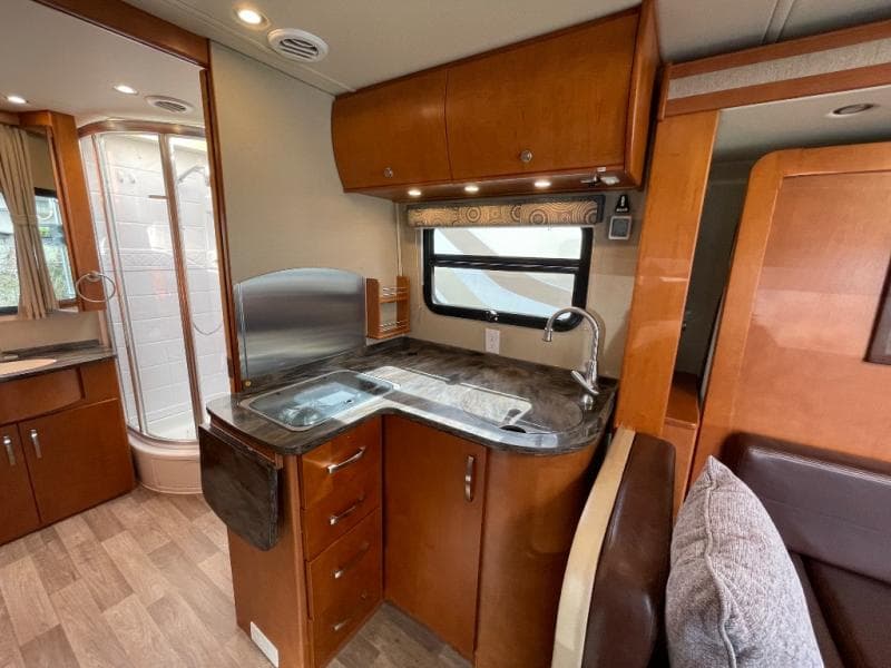 2014 Leisure Travel Vans 2014 Leisure Travel Vans Unity - thumbnail 9