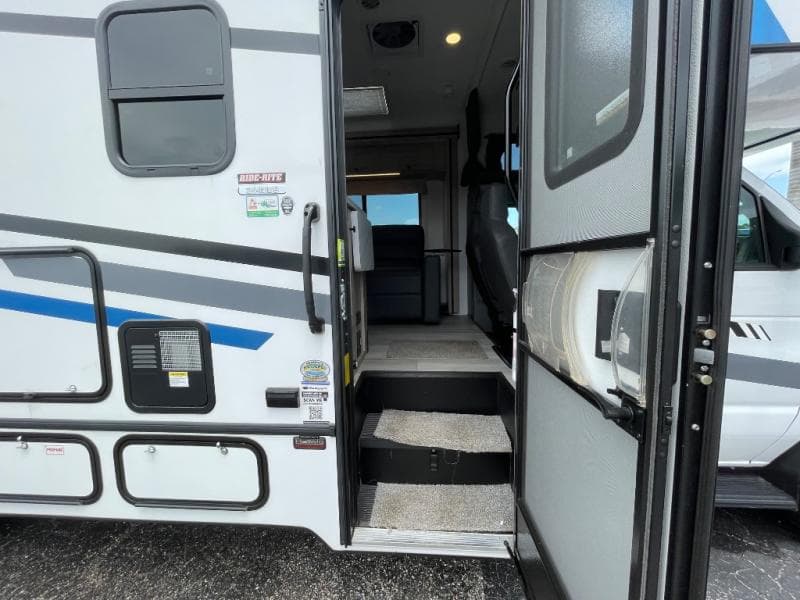 2025 Forest River 2025 Forest River Sunseeker - thumbnail 26