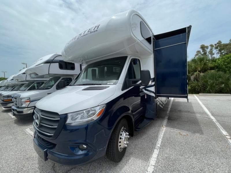 2025 Forest River 2025 Forest River Forester - thumbnail 4